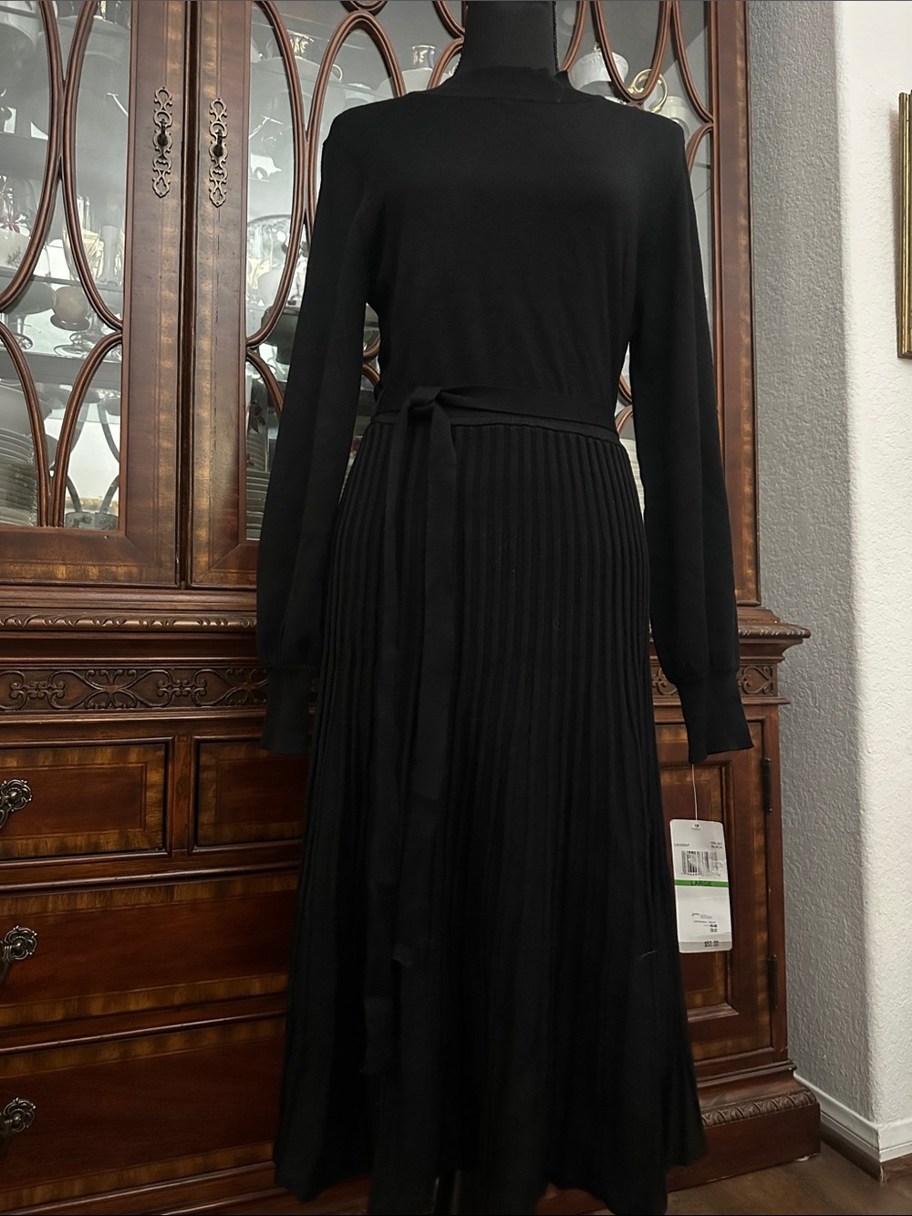 Classic Black Long-Sleeve Pleated Midi Dress
